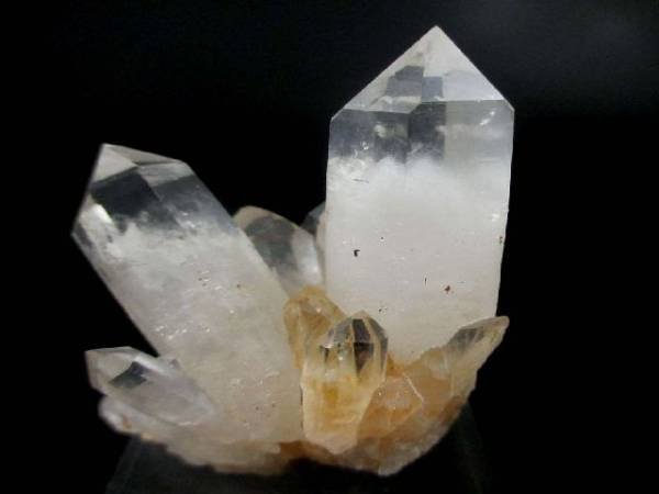 photo propriétés cristal de roche avec fantôme en lithothérapie