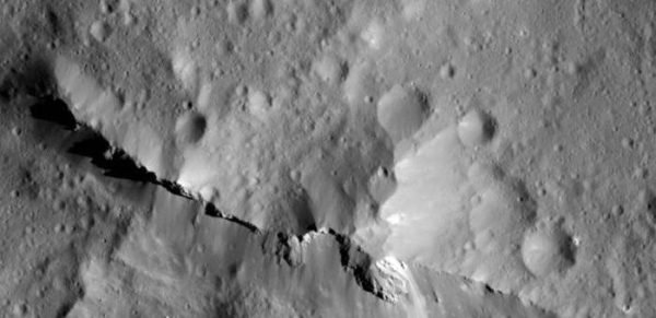 Une surface riche en carbone sur la planète Ceres Une surface riche en carbone sur la planète Ceres