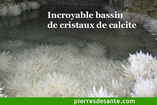 Incroyable bassin de cristaux de calcite