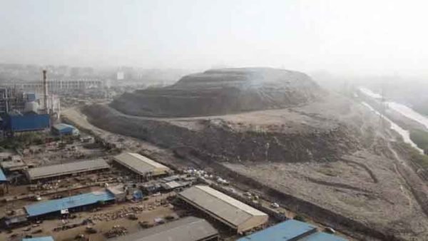 La montagne d’ordures de New Delhi sera bientôt plus haute que le Taj Mahal